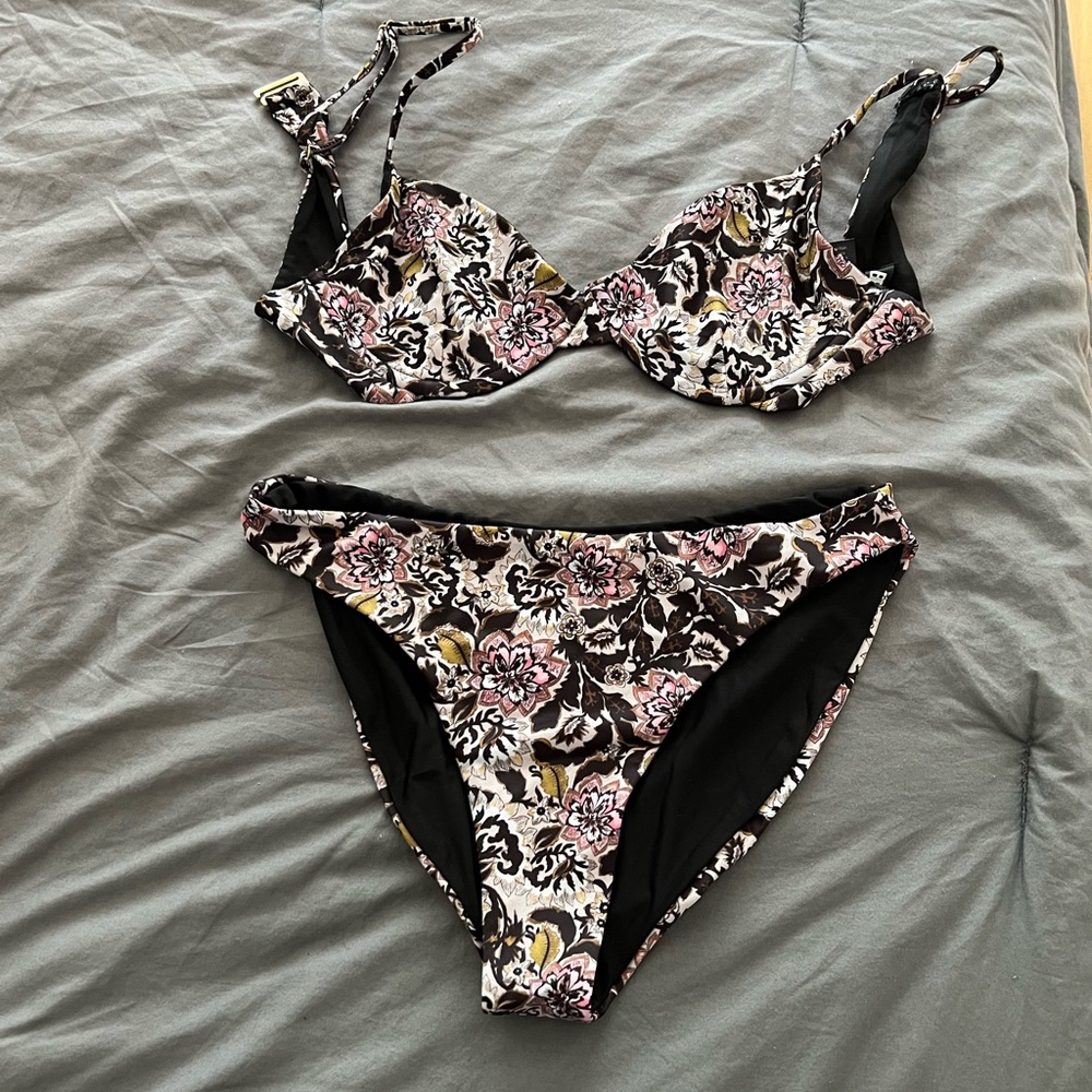 NWOT Beach Riot - Size L set